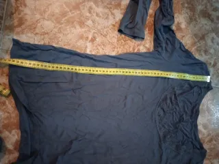 Camiseta gris manga larga con encaje