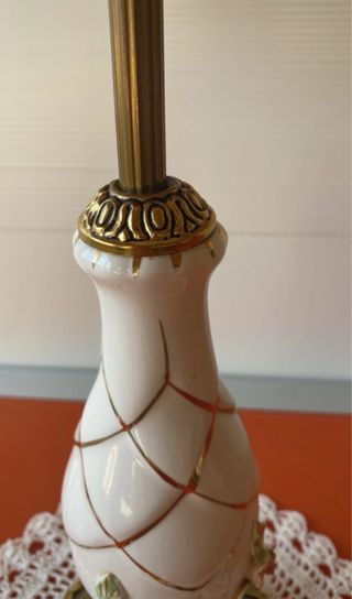 Lampara de porcelana montada en bronce vintage