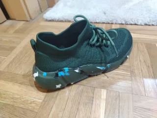 Zapatillas deportivas verdes y multicolor