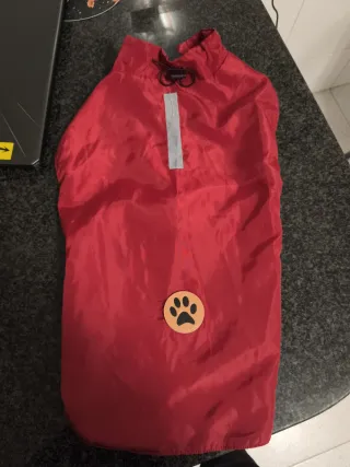Chubasquero para perro rojo