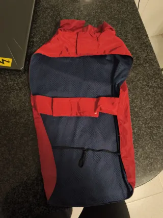 Chubasquero para perro rojo