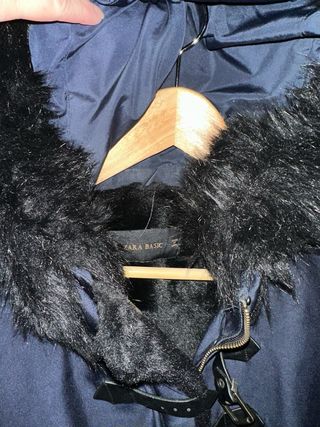Abrigo Zara azul con cspucha