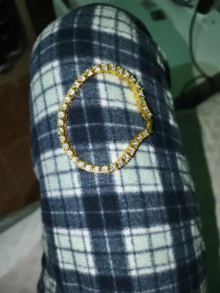 Pulsera dorada con circonitas