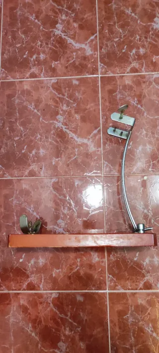 Jamonero de madera y metal