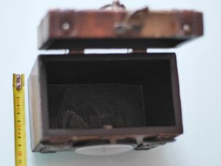 Reloj de mesa baúl con almacenaje