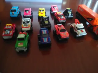 Lote coches miniatura Road Champs + edificios