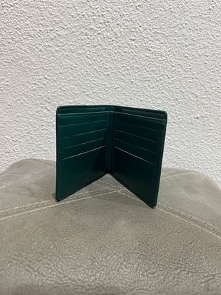 Cartera de hombre verde con diseño