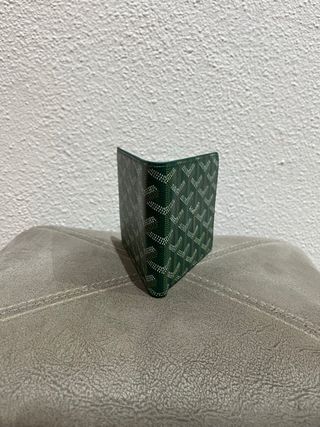 Cartera de hombre verde con diseño