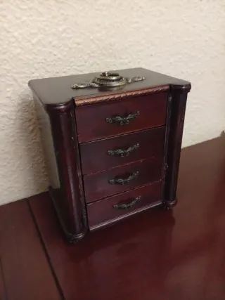 Joyero antiguo de madera