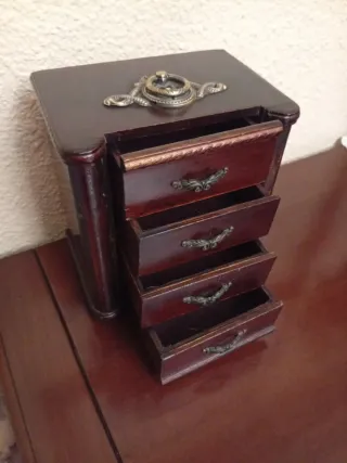 Joyero antiguo de madera