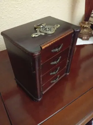 Joyero antiguo de madera