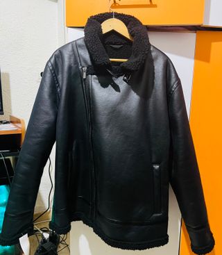 Cazadora negra con borreguito