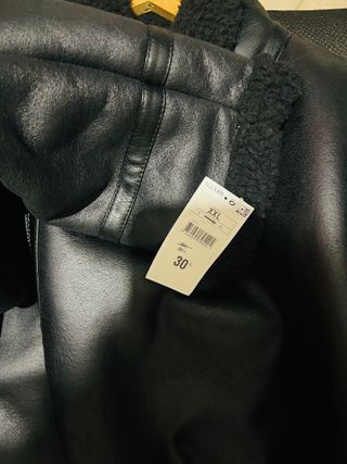 Cazadora negra con borreguito