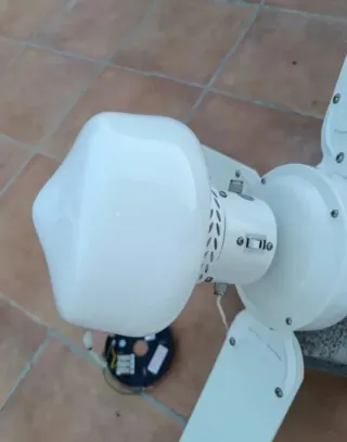 Ventilador de techo blanco