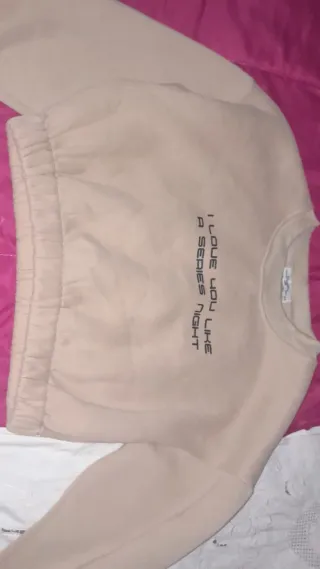 Felpa beige crop con scritta felpata