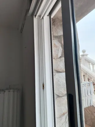 VENTANA DE EXTERIOR con Persiana