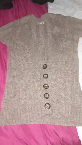 Cardigan marrone con bottoni