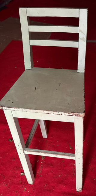 Silla o taburete de madera alta