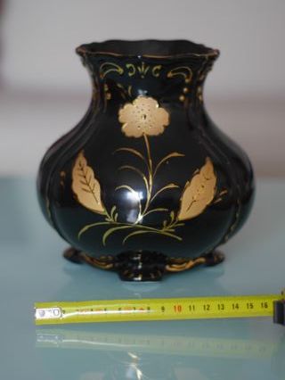 Jarrón Negro y Dorado Decorativo