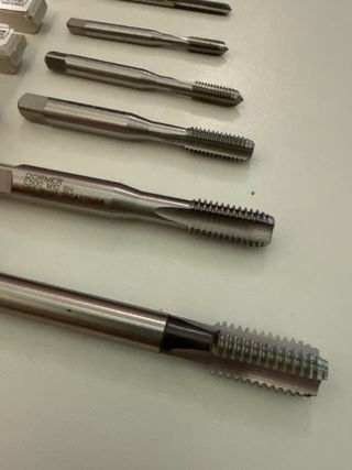 Maschi a mano Dormer E500 per fori passanti ciechi