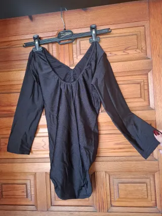 Mallot, falda y zapatos de flamenco sin usar