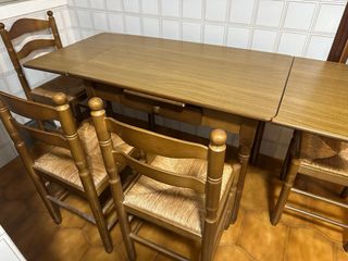 Mesa de comedor extensible con 4 sillas
