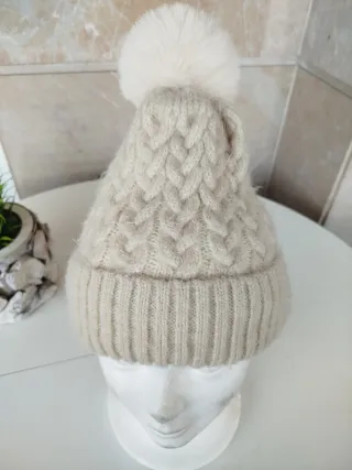 Bonito Gorro de lana con pompón de pelito