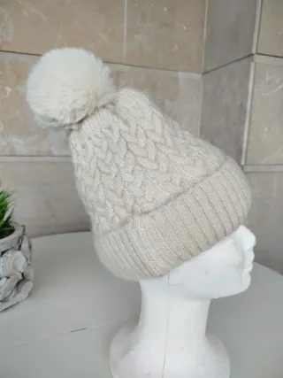 Bonito Gorro de lana con pompón de pelito