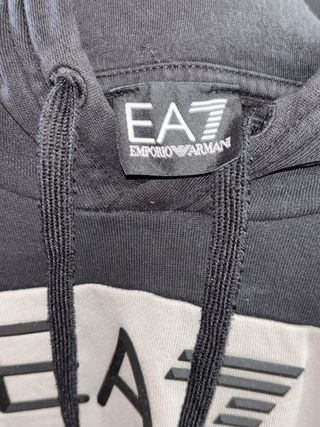 Sudadera EA Emporio Armani Negra y Blanca