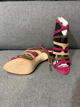 Zapato de tacón multicolor