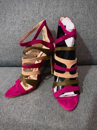 Zapato de tacón multicolor