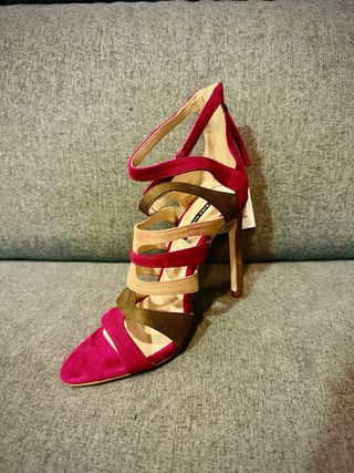 Zapato de tacón multicolor