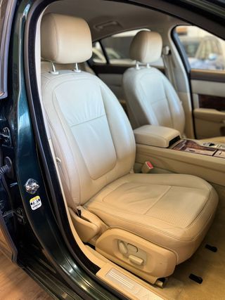 Jaguar XF 2.7 V6 PREMIUM LUXURY "IMPOLUTO"