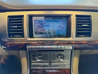 Jaguar XF 2.7 V6 PREMIUM LUXURY "IMPOLUTO"