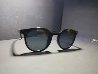 Occhiali da sole retrò anni '90