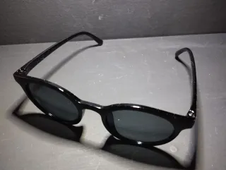 Occhiali da sole retrò anni '90