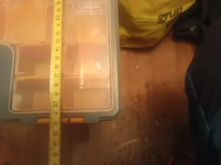 Organizador de piezas con compartimentos