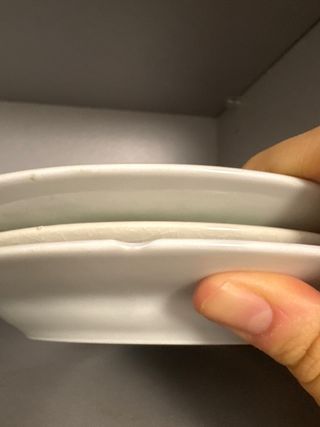 Vajilla de campo azul y blanca