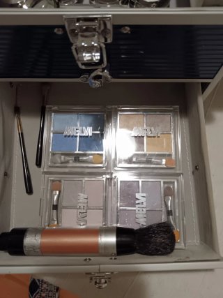 Neceser de maquillaje plateado y rosa