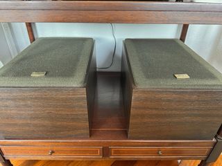 Tocadiscos Sony y Carro Camarera Vintage