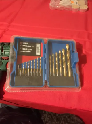 Taladro Parkside con brocas