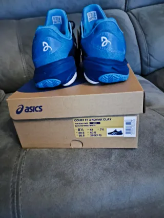 Asics Court FF Novak Clay Hombre Azul