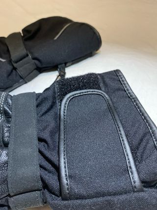 Guantes de moto negros con protecciones