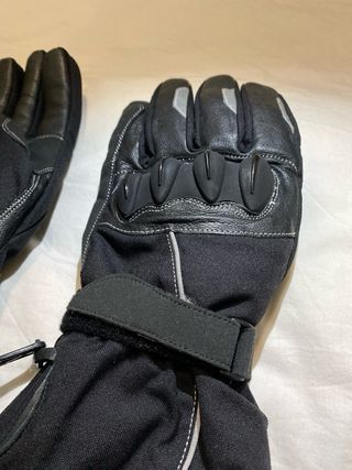 Guantes de moto negros con protecciones