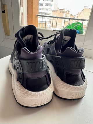 Zapatillas Nike Huarache Negras y moradas
