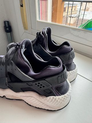 Zapatillas Nike Huarache Negras y moradas