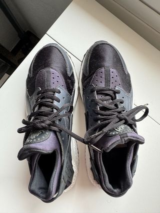 Zapatillas Nike Huarache Negras y moradas