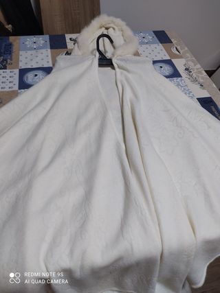 Capa Fallera Adulta Blanca con Capucha