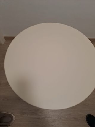 Mesa plegable redonda beige como nueva