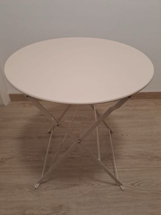 Mesa plegable redonda beige como nueva